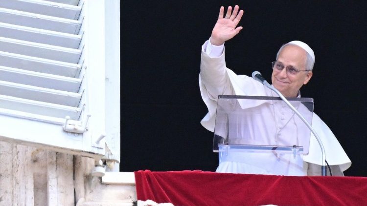 Papa Leone XIV durante l'Angelus in Piazza San Pietro
