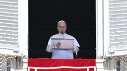 ലിയോ പതിനാലാമൻ പാപ്പാ, മധ്യാഹ്ന പ്രാർത്ഥനാവേളയിൽ 