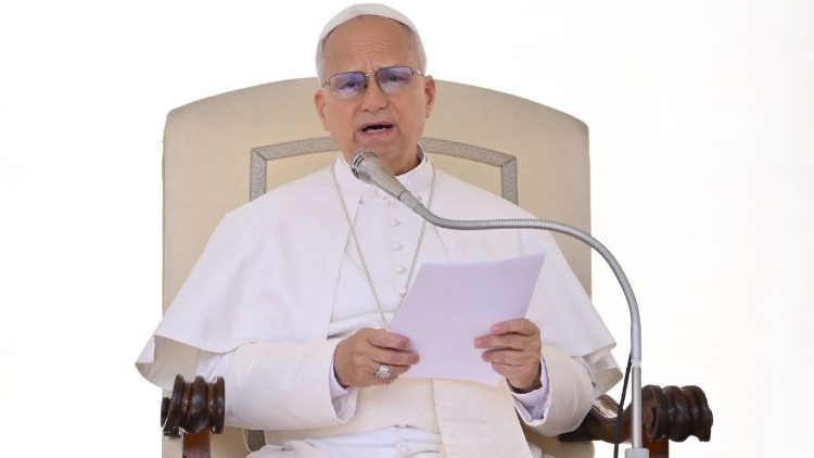 Papst Leo XIV. bei seiner Katechese auf dem Petersplatz