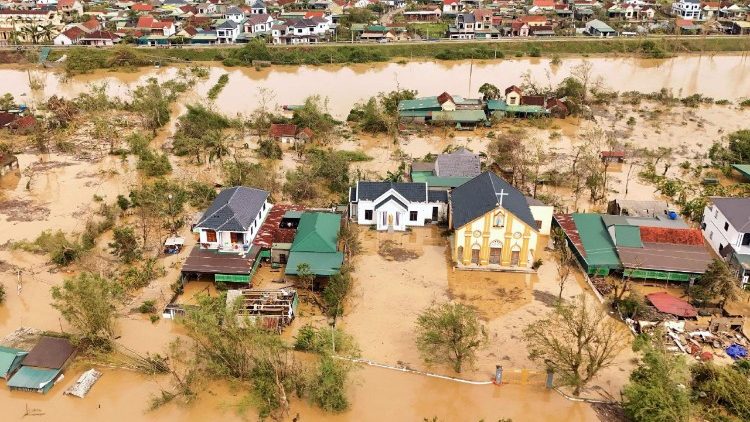 Bão Bualoi gây ngập lụt ở tỉnh Nghệ An, Việt Nam