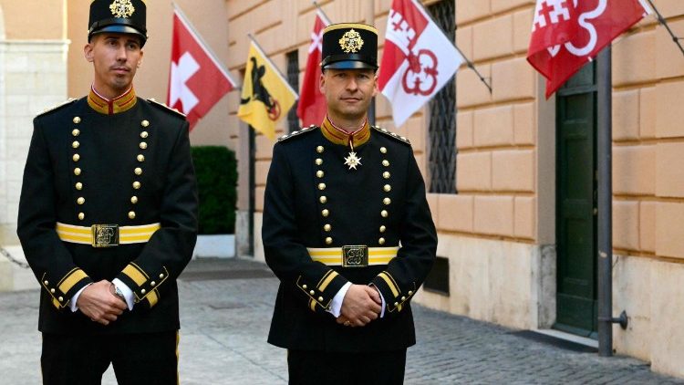 Новата униформа на Папската швейцарска гвардия