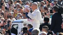 CORRECTION-VATICAN-RELIGION-POPE-MASS