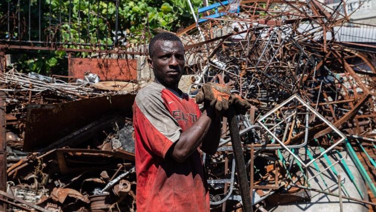 Ein Einwohner von Port-au-Prince, der Hauptstadt von Haiti