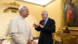 VATICAN-RELIGION-POPE-DE NIRO