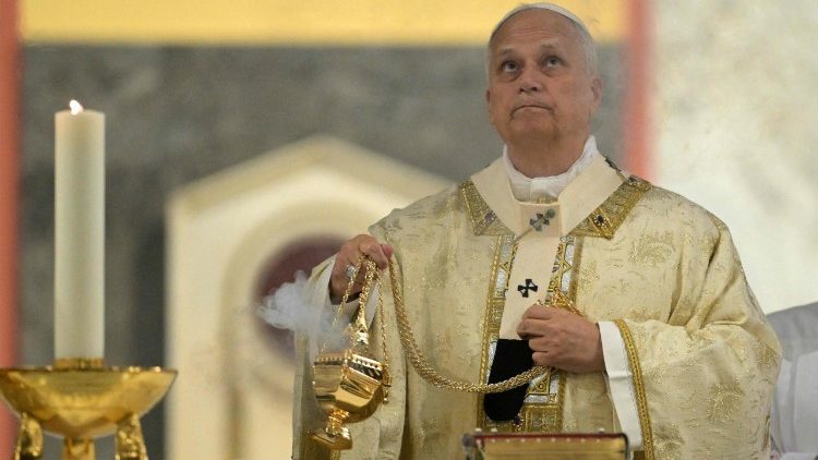 संत अंसेलेम गिरजाघर में ख्रीस्तयाग अ्रपित करते संत पापा लियो 14वें