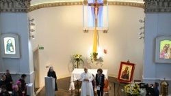 Đức Thánh Cha Lêô XIV tại Nhà nguyện của Dòng Tiểu muội người nghèo, ngày 28.11.2025.