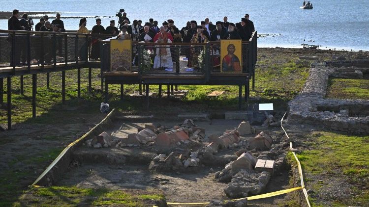 A Szent Neofit-bazilika romjai az Iznik-tó partján