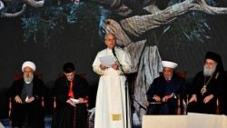 Leó pápa beszédet mond a bejrúti ökumenikus és vallásközi találkozón