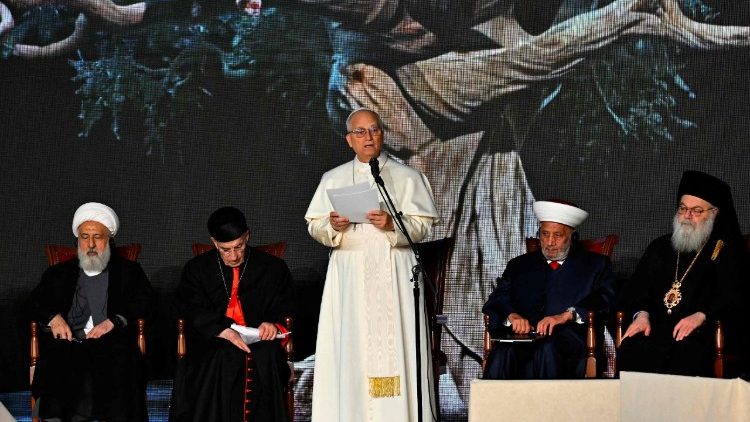 Leó pápa beszédet mond a bejrúti ökumenikus és vallásközi találkozón