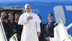 تقرير عن مغادرة البابا لاون الرابع عشر بيروت في نهاية زيارته الرسولية إلى لبنان