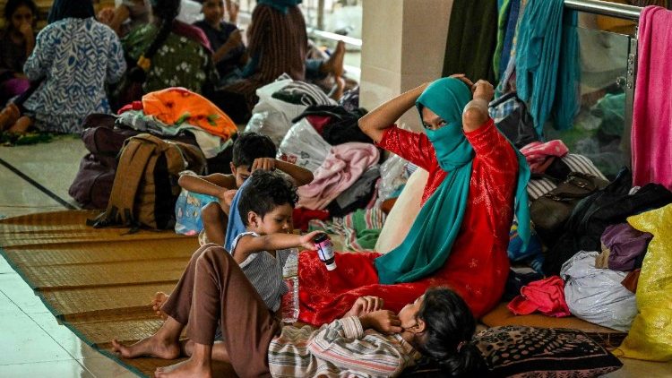 தித்வா புயலால் பாதிக்கப்பட்ட மக்கள் 