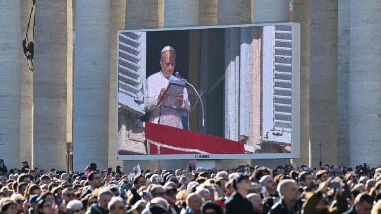 Паломники на площади Святого Петра (7 декабря 2025 г.)