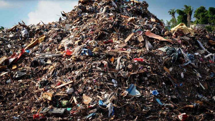 Mamoudzou (Mayotte) im Indischen Ozean 2024 nach einem Wirbelsturm