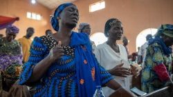 Kirchgänger beten am Samstag für die Entführten