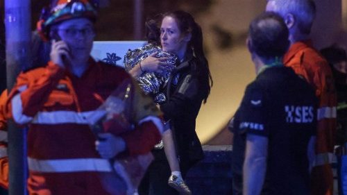 I soccorsi arrivati a Bondi Beach dopo la grave sparatoria durante la festa ebraica di Hannukkah