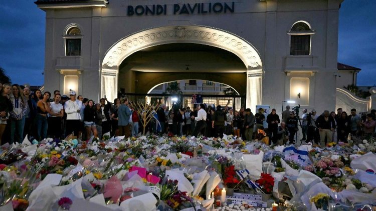 Fiori in ricordo delle vittime della strage a Bondi Beach