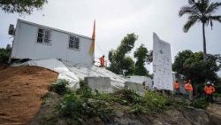 Nach dem Wirbelsturm auf Mayotte: Die Wellblechhütten stehen sofort wieder, die Ziegelhäuser brauchen länger