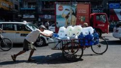 Escenas de la vida cotidiana en Yangon