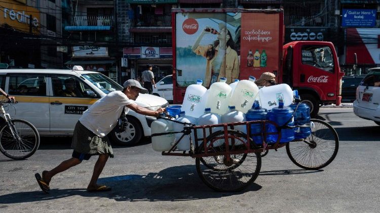 Escenas de la vida cotidiana en Yangon