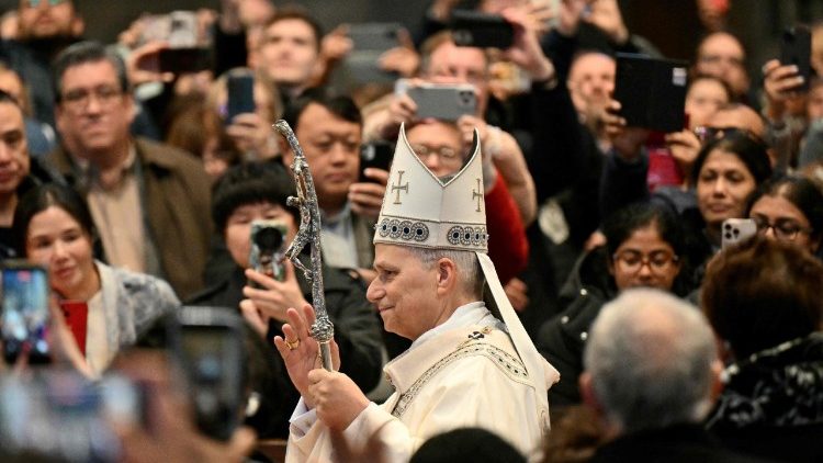 Procession d'entr&eacute;e &agrave; la messe en la solennit&eacute; de Marie, Tr&egrave;s Sainte M&egrave;re de Dieu