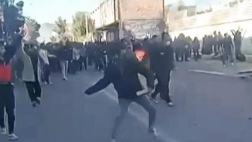 Iran, sette morti nelle proteste. Sale la tensione con gli Stati Uniti
