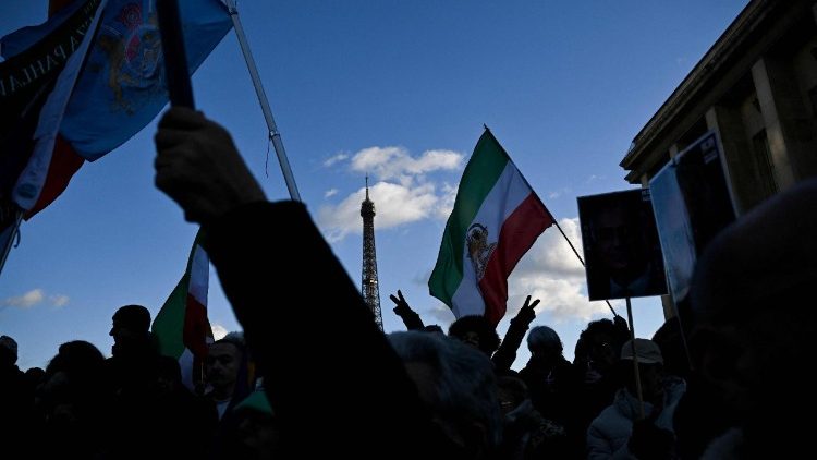 TOPSHOT-FRANCE-IRAN-POLITICS-PROTEST