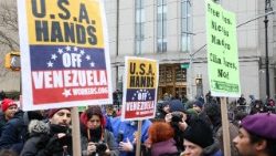 काराकस में अमेरिकी हमले के बाद प्रदर्शन