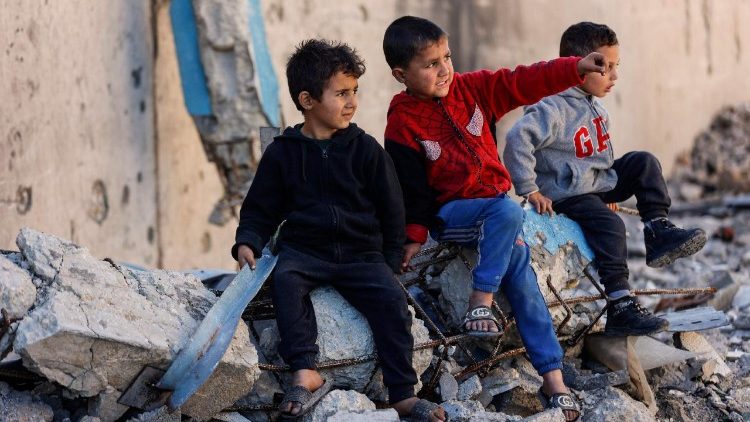 Aus ihren H&auml;usern vertriebene Kinder in Gaza-City