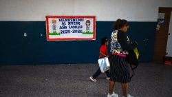 La nouvelle année civile débute dans une école de Caracas (Venezuela), le 12 janvier 2026. 