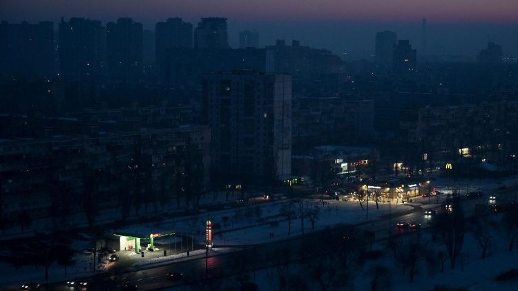  Stromausfall in Kyiv nach russischen Angriffen, 21. Januar 2026 (Foto: Eugene KOTENKO / AFP)