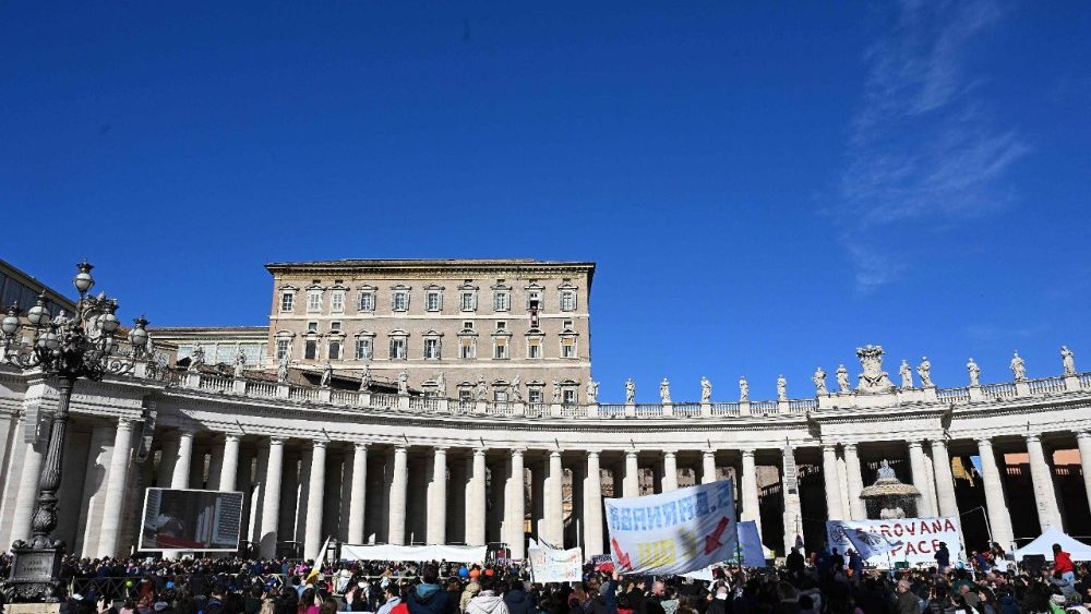 Papa Leoni XIV gjatë lutjes së Engjëllit të Zotit