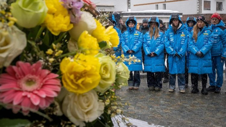 Tarehe Mosi, Februari 2026 wananchi wa Uswisi wameadhimisha Ibada ya Kiekumene, ili kuwakumbuka na kuwaombea vijana 41 waliopteza maisha katika janga hili na wengine 115 kujeruhiwa vibaya. 