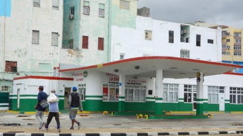 I vescovi cubani: rischio caos e violenza per lo stop del petrolio