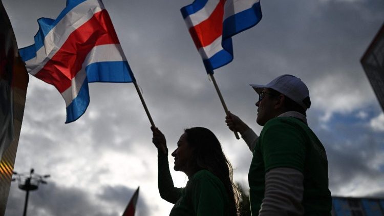 TOPSHOT-COSTA RICA-ELECTION