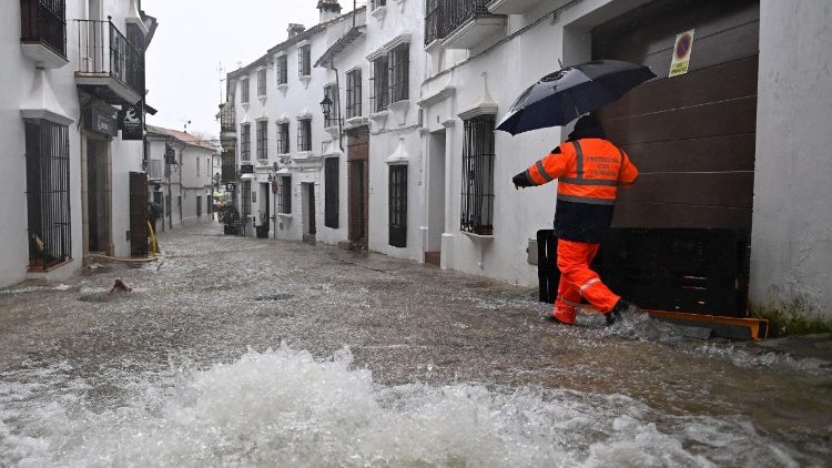 Las calles y casas de Grazalema est&aacute;n inundadas
