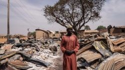 Zerstörung nach dem Angriff auf zwei Dörfer im nigerianischen Bundesstaat Kwara