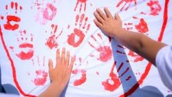 Mit dem Tag der Roten Hände soll in Kolumbien auf den Missbrauch von Kindern als Soldaten aufmerksam gemacht werden