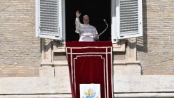 VATICAN-RELIGION-POPE-ANGELUS