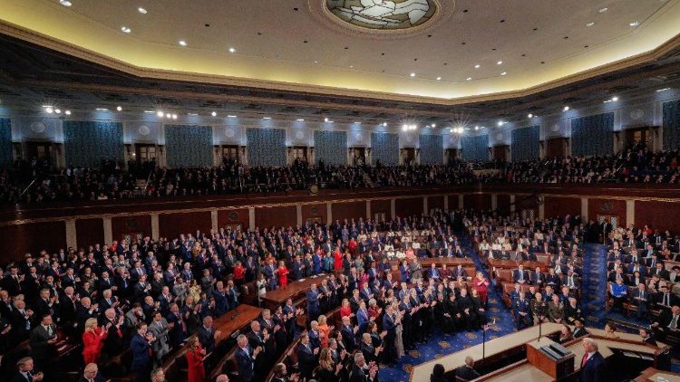 Políticos y funcionarios estadounidenses se reunieron para el discurso del Estado de la Unión de Trump el 24 de febrero.