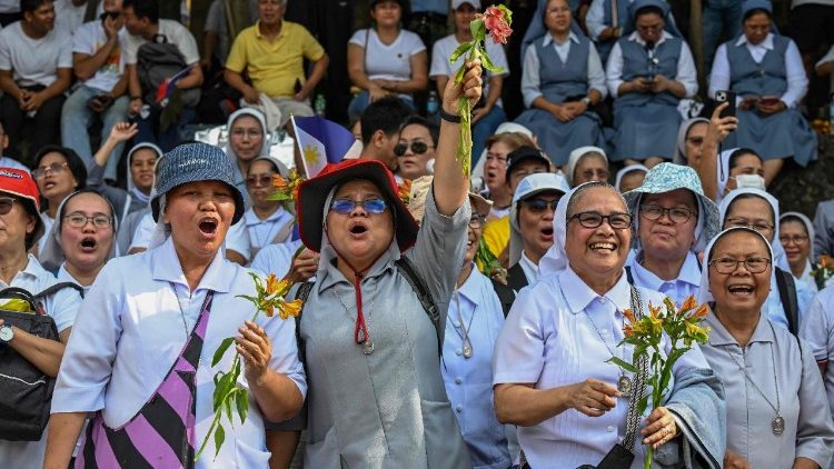 Watawa wakishiriki maandamano dhidi ya ufisadi katika maadhimisho ya miaka 40 ya EDSA chombo cha nguvu ya watu kwa ajili ya mapinduzi 25 Februari 2026.