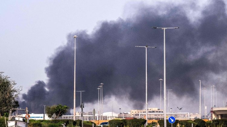 Port Zayed, Abu Dhabi, colpito dalle bombe iraniane
