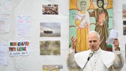 El Papa en la parroquia de la Ascensión de Nuestro Señor Jesucristo, en el barrio romano de "Quarticciolo"