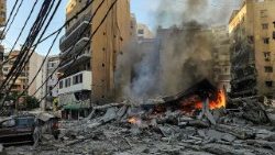 Baba Mtakatifu Leo XIV anaawaalika waamini pamoja na watu wote wenye mapenzi mema, kujiunga pamoja naye kusali kwa ajili ya kupokonya silaha, ili kudumisha amani, 