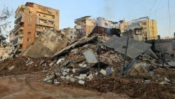 Distruzione nei sobborghi di Beirut, roccaforte di Hezbollah
