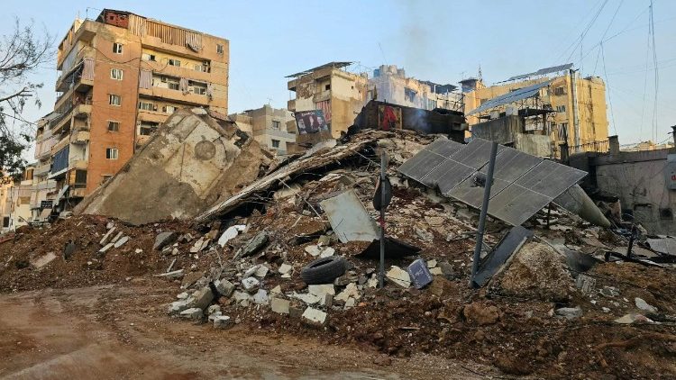 Distruzione nei sobborghi di Beirut, roccaforte di Hezbollah