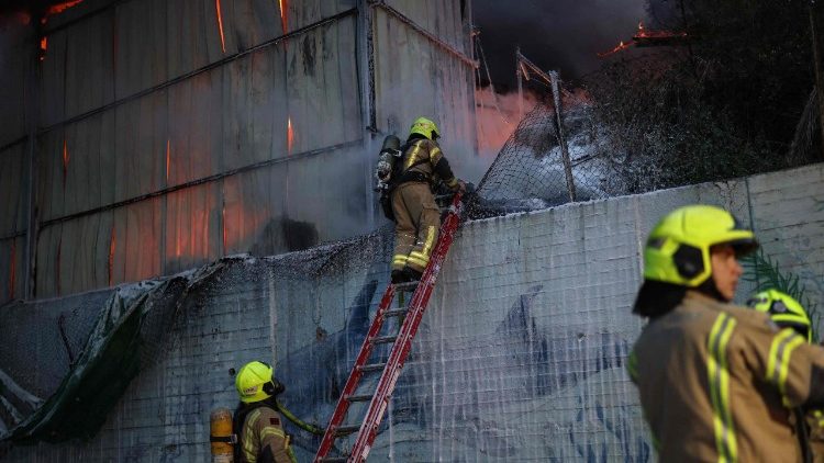 Palazzo colpito da un missile a Tel Aviv