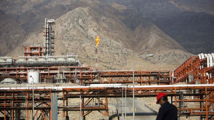 Le strutture della fase 15-16 del giacimento di gas di South Pars nel porto iraniano meridionale di Assaluyeh