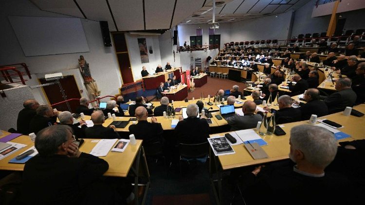 Lourdes, la plenaria dei vescovi francesi