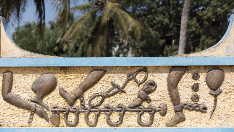 Memorial em Benim lembra v&iacute;timas do tr&aacute;fico transatl&acirc;ntico de escravos.