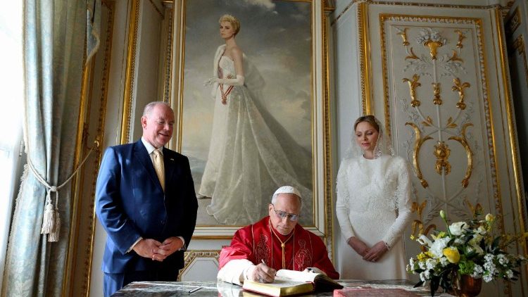 Папата се подписа в почетната книга на Княжеския дворец